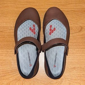 Vivobarefoot Mary Janes - Dark Brown (38 EU)